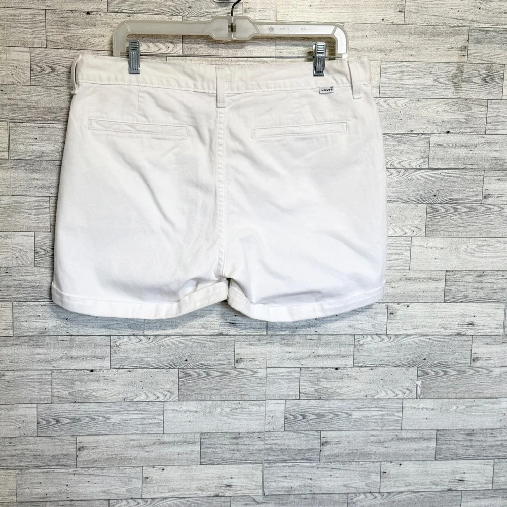 Levis‎ Womens White Chino Shorts Cuffed Mid Rise Size 31 Summer Casual